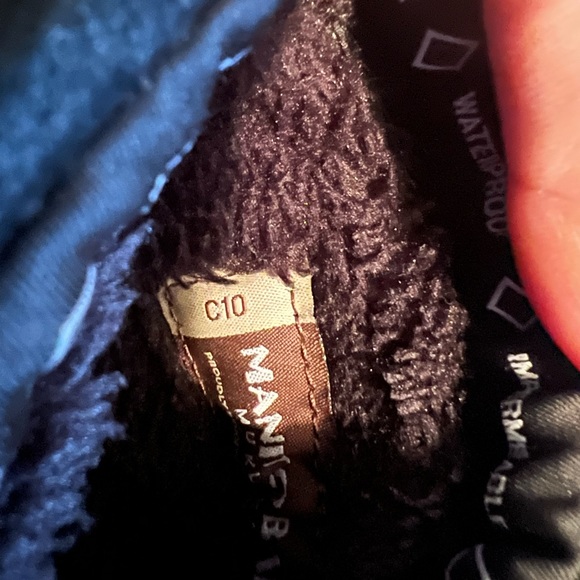 Children’s manitobah mukluks size children’s 10 (fit big) - Picture 3 of 3